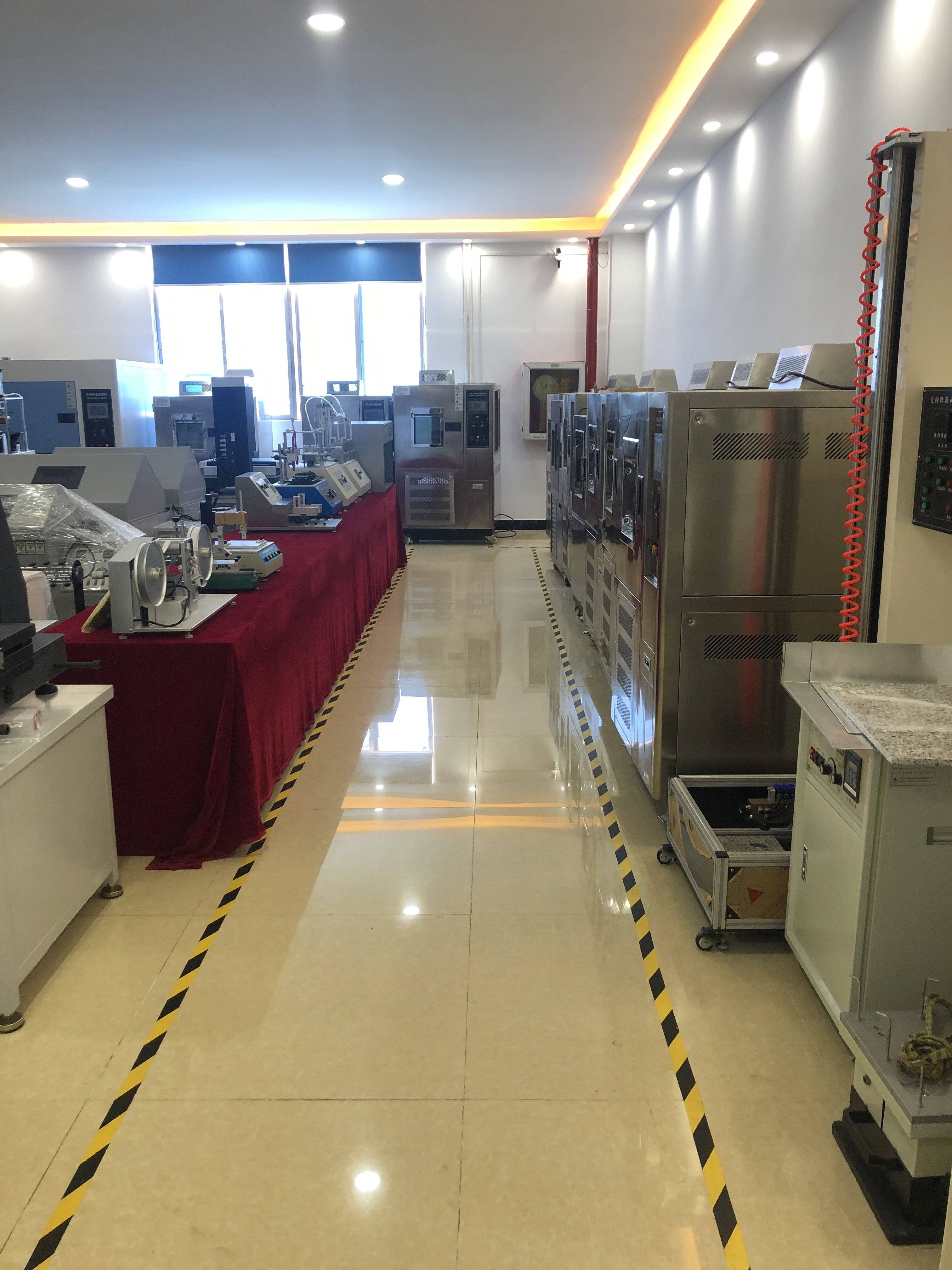 瑞泰爾試驗(yàn)箱廠家展廳